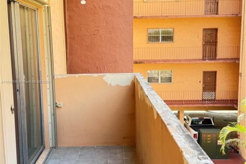 Condominio en venta en Hialeah, Florida, 1 dormitorio, 67.35 m2 № 2014166 - foto 10