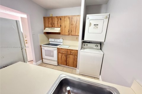 Condominio en venta en Hialeah, Florida, 1 dormitorio, 67.35 m2 № 2014166 - foto 9