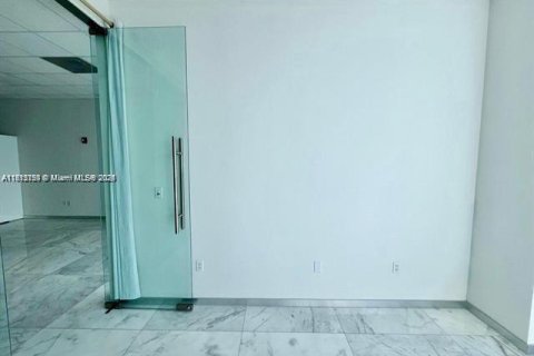 Propiedad comercial en venta en Miami, Florida № 1959946 - foto 5