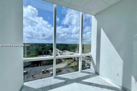 Propiedad comercial en venta en Miami, Florida № 1959946 - foto 11