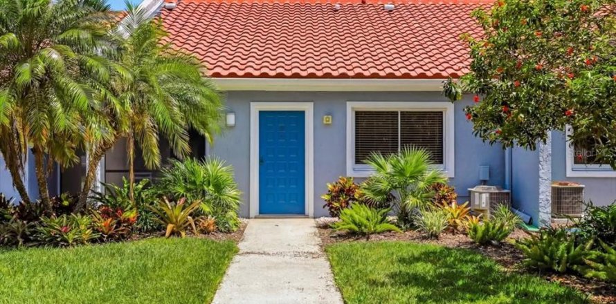 House in Sarasota, Florida 2 bedrooms, 132.39 sq.m. № 2156414