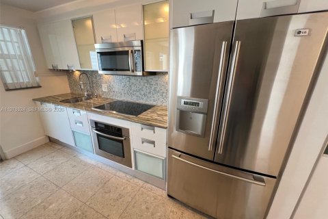 Condo in Miami Beach, Florida, 1 bedroom № 2079107 - photo 8