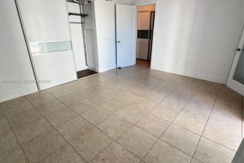 Condo in Miami Beach, Florida, 1 bedroom № 2079107 - photo 14
