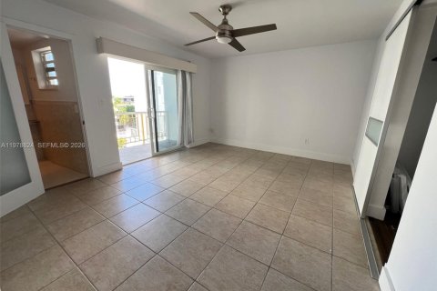 Condo in Miami Beach, Florida, 1 bedroom № 2079107 - photo 4