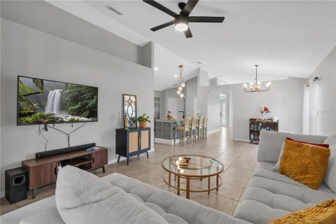 House in Orange City, Florida 4 bedrooms, 177.81 sq.m. № 1797284 - photo 25