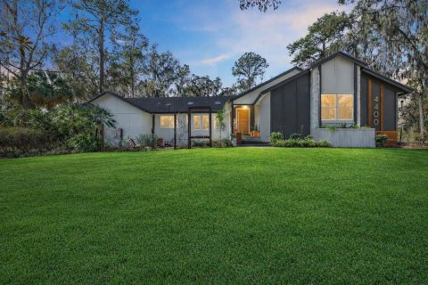 House in Ocala, Florida 5 bedrooms, 336.96 sq.m. № 2117698