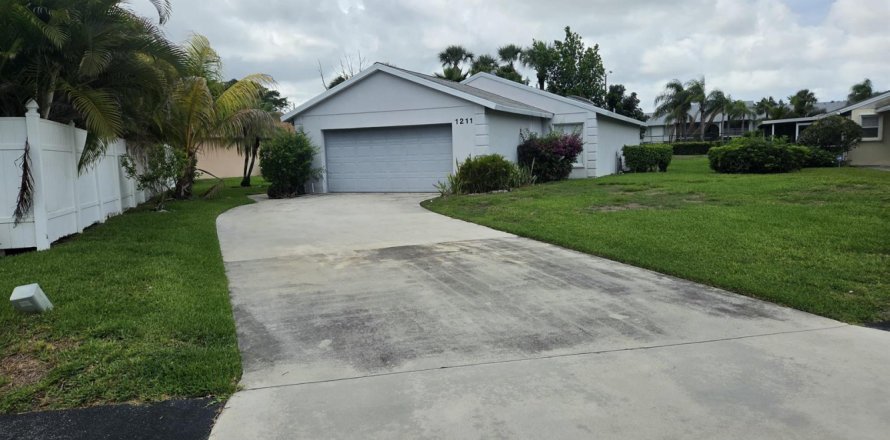 Villa ou maison à West Palm Beach, Floride 3 chambres, 127 m2 № 2388000