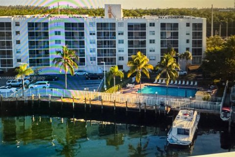 Condo in North Miami Beach, Florida, 1 bedroom № 2153599