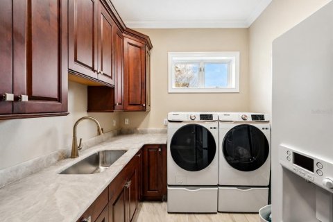 House in Clearwater, Florida 5 bedrooms, 488.29 sq.m. № 2095319 - photo 18
