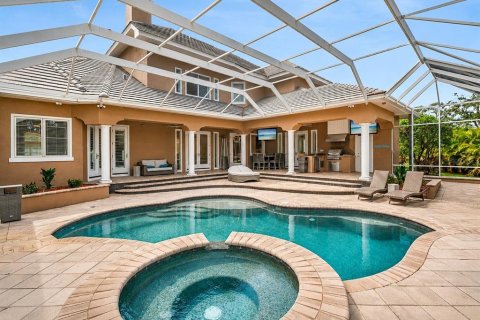 House in Clearwater, Florida 5 bedrooms, 488.29 sq.m. № 2095319 - photo 30