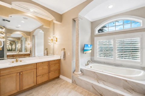 House in Clearwater, Florida 5 bedrooms, 488.29 sq.m. № 2095319 - photo 12