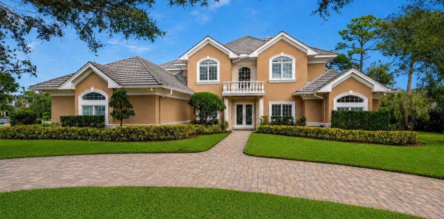 House in Clearwater, Florida 5 bedrooms, 488.29 sq.m. № 2095319