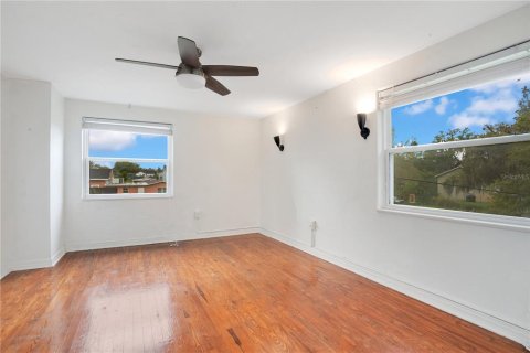 House in Orlando, Florida 4 bedrooms, 154.59 sq.m. № 1718127 - photo 15