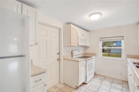 House in Orlando, Florida 4 bedrooms, 154.59 sq.m. № 1718127 - photo 10