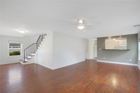 House in Orlando, Florida 4 bedrooms, 154.59 sq.m. № 1718127 - photo 5