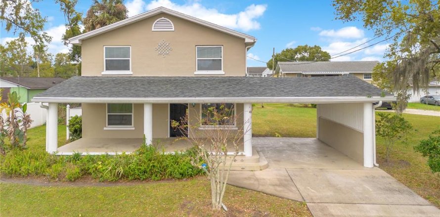 House in Orlando, Florida 4 bedrooms, 154.59 sq.m. № 1718127