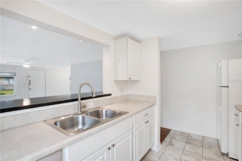 House in Orlando, Florida 4 bedrooms, 154.59 sq.m. № 1718127 - photo 11