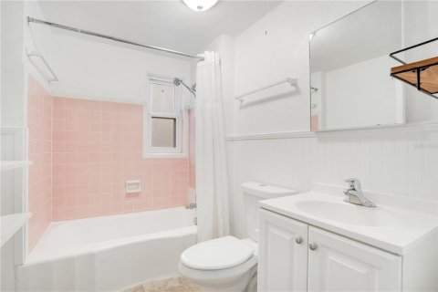 House in Orlando, Florida 4 bedrooms, 154.59 sq.m. № 1718127 - photo 18