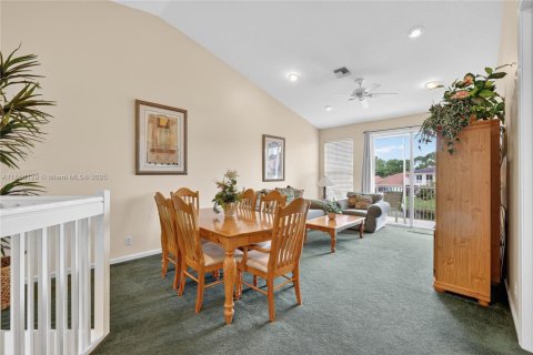 Townhouse in Port St. Lucie, Florida 3 bedrooms, 173.36 sq.m. № 1880127 - photo 8