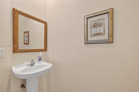 Townhouse in Port St. Lucie, Florida 3 bedrooms, 173.36 sq.m. № 1880127 - photo 17