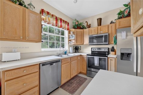 Townhouse in Port St. Lucie, Florida 3 bedrooms, 173.36 sq.m. № 1880127 - photo 15