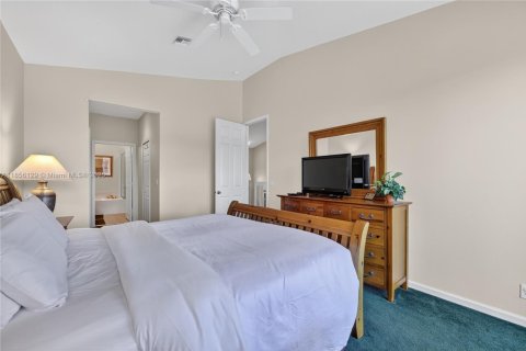 Townhouse in Port St. Lucie, Florida 3 bedrooms, 173.36 sq.m. № 1880127 - photo 21