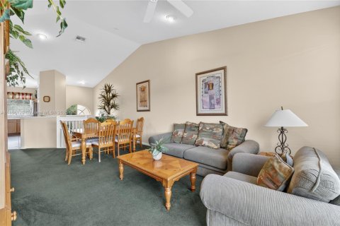 Townhouse in Port St. Lucie, Florida 3 bedrooms, 173.36 sq.m. № 1880127 - photo 9