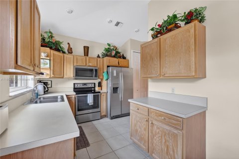 Townhouse in Port St. Lucie, Florida 3 bedrooms, 173.36 sq.m. № 1880127 - photo 14