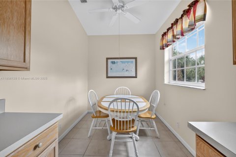 Townhouse in Port St. Lucie, Florida 3 bedrooms, 173.36 sq.m. № 1880127 - photo 16