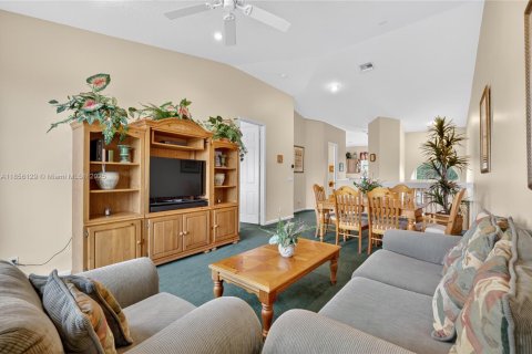 Townhouse in Port St. Lucie, Florida 3 bedrooms, 173.36 sq.m. № 1880127 - photo 11
