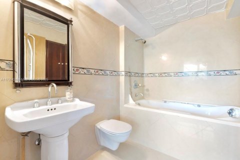 Купить кондоминиум в Норт-Майами-Бич, Флорида 2 спальни, 111.48м2, № 1863233 - фото 17