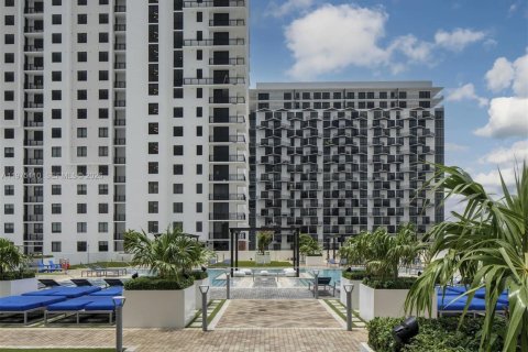 Снять в аренду квартиру в Дорал, Флорида 1 спальня, 55.18м2, № 2036288 - фото 17