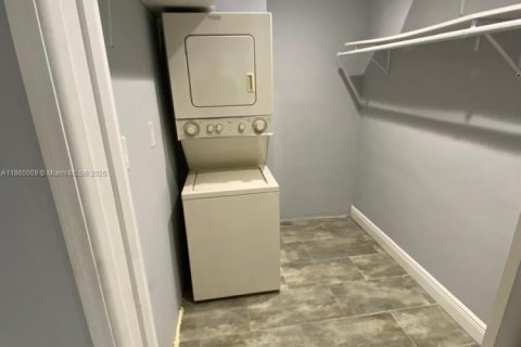 Condominio en venta en Pompano Beach, Florida, 2 dormitorios, 79.9 m2 № 1893247 - foto 12