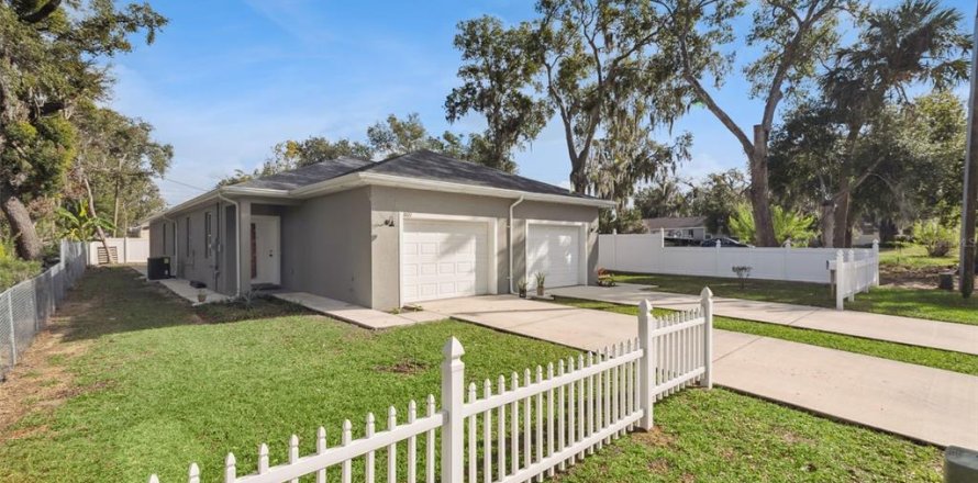 Commercial property in Eustis, Florida 6 bedrooms, 244.7 sq.m. № 2148645