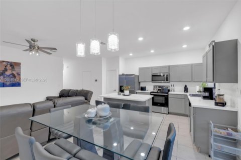 Touwnhouse à vendre à Florida City, Floride: 3 chambres, 136.19 m2 № 2083660 - photo 2
