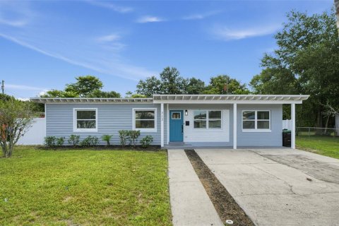 House in Orlando, Florida 4 bedrooms, 109.25 sq.m. № 2394380