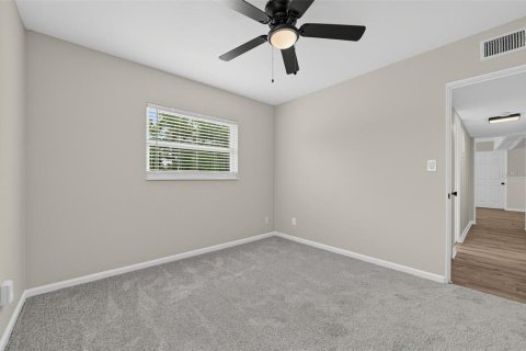 House in Orlando, Florida 4 bedrooms, 109.25 sq.m. № 2394380 - photo 11