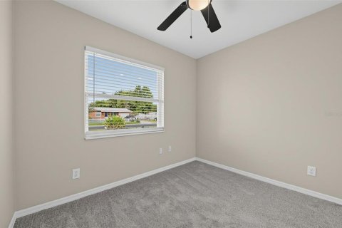 House in Orlando, Florida 4 bedrooms, 109.25 sq.m. № 2394380 - photo 14