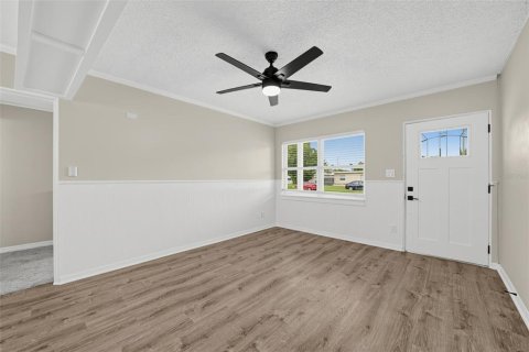 House in Orlando, Florida 4 bedrooms, 109.25 sq.m. № 2394380 - photo 5
