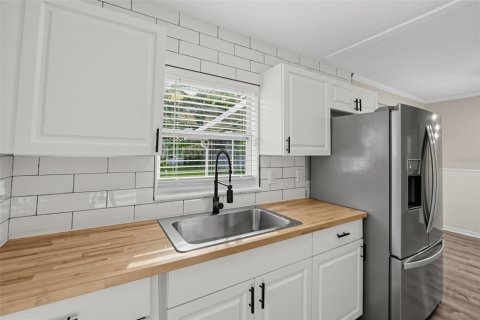 House in Orlando, Florida 4 bedrooms, 109.25 sq.m. № 2394380 - photo 7