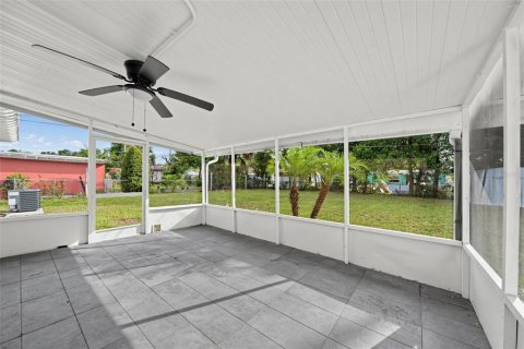 House in Orlando, Florida 4 bedrooms, 109.25 sq.m. № 2394380 - photo 28