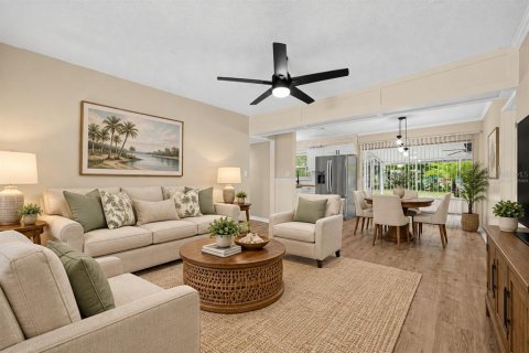 House in Orlando, Florida 4 bedrooms, 109.25 sq.m. № 2394380 - photo 2