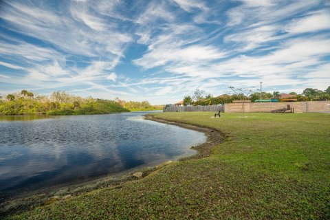 Condominio en venta en Stuart, Florida, 2 dormitorios, 110.37 m2 № 984234 - foto 1