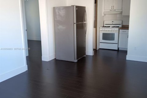 Copropriété à louer à Miami, Floride: 2 chambres, 60.2 m2 № 2168793 - photo 2