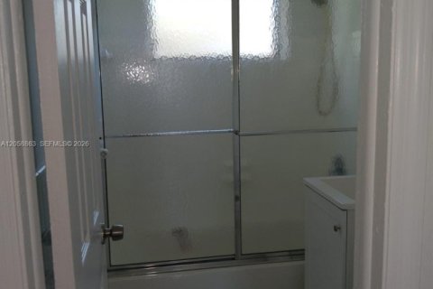 Copropriété à louer à Miami, Floride: 2 chambres, 60.2 m2 № 2168793 - photo 10
