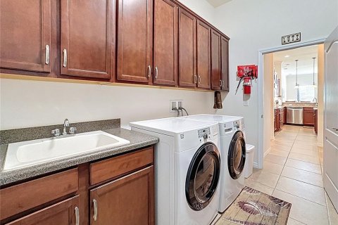 House in Bradenton, Florida 4 bedrooms, 285.4 sq.m. № 1854103 - photo 24