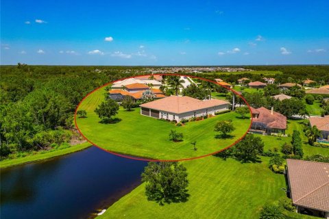 House in Bradenton, Florida 4 bedrooms, 285.4 sq.m. № 1854103 - photo 2