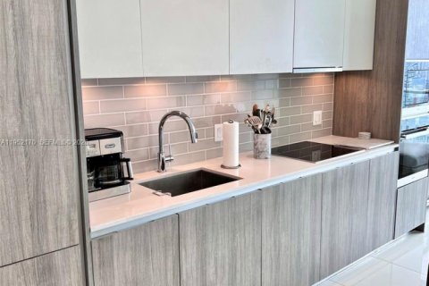 Снять в аренду кондоминиум в Майами, Флорида 1 спальня, 73.39м2, № 2006562 - фото 1