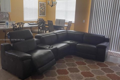 House in Port St. Lucie, Florida 3 bedrooms, 153.2 sq.m. № 2039783 - photo 5