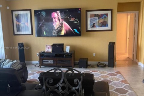 House in Port St. Lucie, Florida 3 bedrooms, 153.2 sq.m. № 2039783 - photo 6